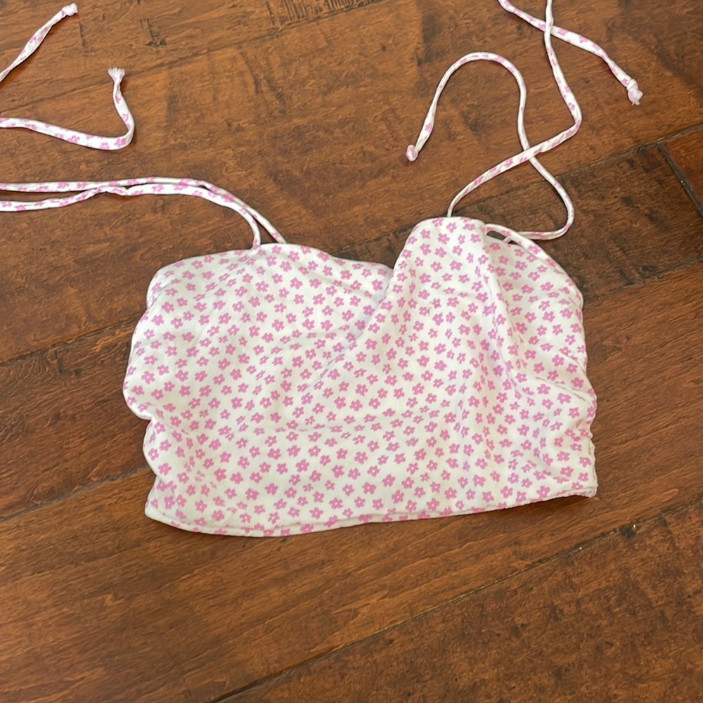 White and pink flowered tieable top